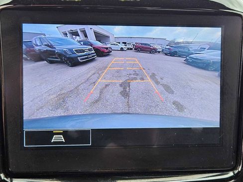 Used 2023 Chevrolet Traverse LT image 30