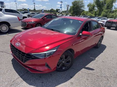 Certified 2021 Hyundai Elantra SEL FWD image 3