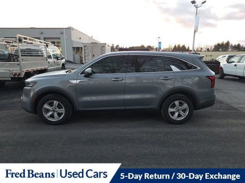 Used 2021 Kia Sorento LX image 4