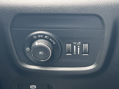 Used 2021 Jeep Grand Cherokee L Limited image 18