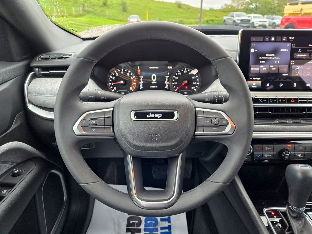 Used 2023 Jeep Compass Latitude w/ Mopar Graphics Package AWD/4WD image 19