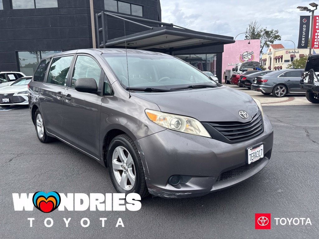 Used 2014 Toyota Sienna L FWD image 1