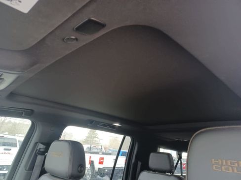 Used 2021 Chevrolet Suburban High Country image 19