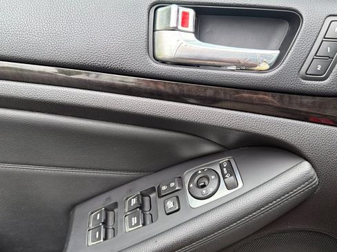 Used 2015 Kia Cadenza Premium w/ Luxury Package FWD image 11