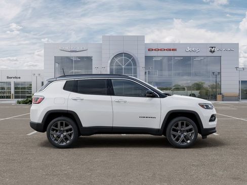 New 2026 Jeep Compass Limited w/ Sun, Sound & Navigation Group AWD/4WD image 22