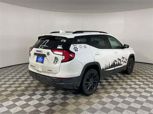 Used 2024 GMC Terrain SLT w/ Infotainment Package II image 16