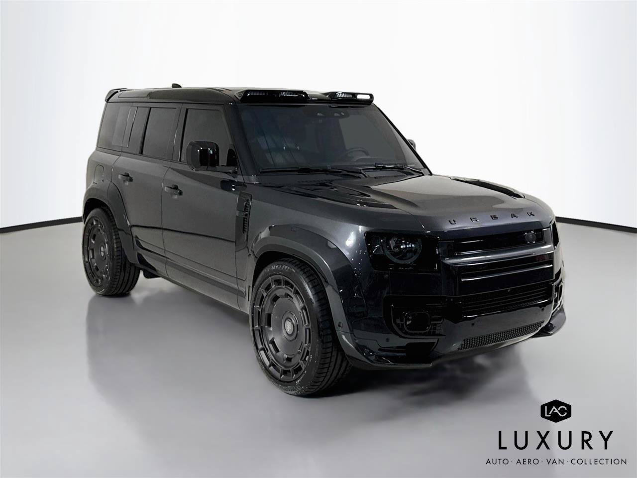 Used 2025 Land Rover Defender 110 V8 AWD/4WD image 2