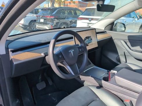 Used 2022 Tesla Model Y Long Range image 8