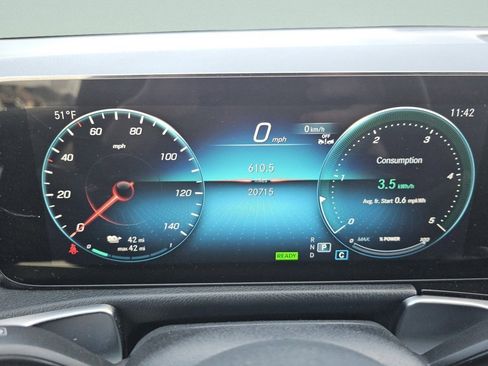 Used 2023 Mercedes-Benz EQB 300 4MATIC image 31