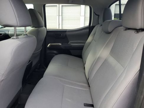 Used 2018 Toyota Tacoma SR5 RWD image 12