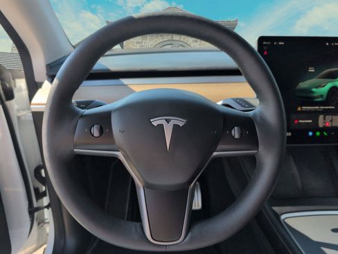 Used 2022 Tesla Model Y Performance image 10