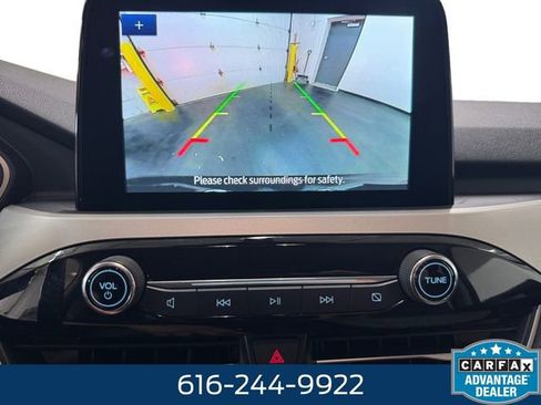 Used 2022 Ford Escape SE w/ Cold Weather Package image 9