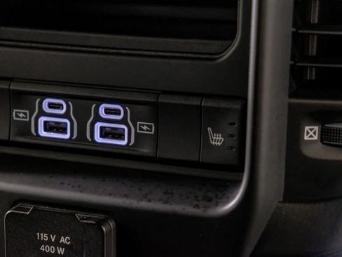 Used 2023 RAM 2500 Limited w/ Night Edition AWD/4WD image 34