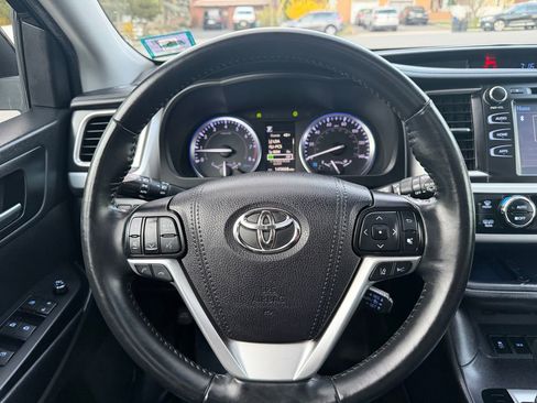 Used 2019 Toyota Highlander SE image 15