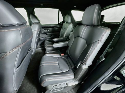 Certified 2025 Honda Pilot TrailSport image 24