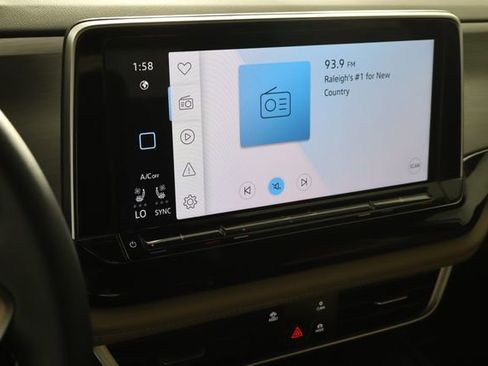 Used 2025 Volkswagen Atlas Cross Sport SE FWD image 22
