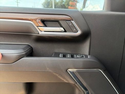 Used 2023 Chevrolet Silverado 1500 LT Trail Boss w/ LPO, Dark Essentials Package AWD/4WD image 17