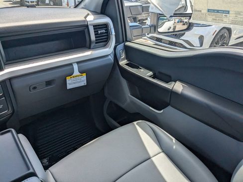 New 2025 Ford F550 4x4 Crew Cab Super Duty image 15