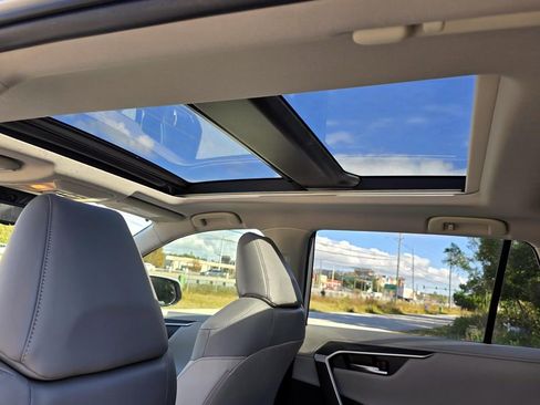 Used 2021 Toyota RAV4 Limited image 23