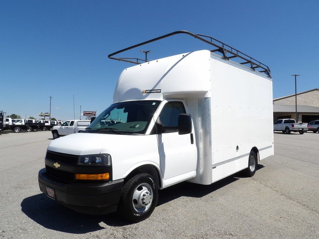 Used 2021 Chevrolet Express 3500 w/ Power Convenience Package RWD image 3