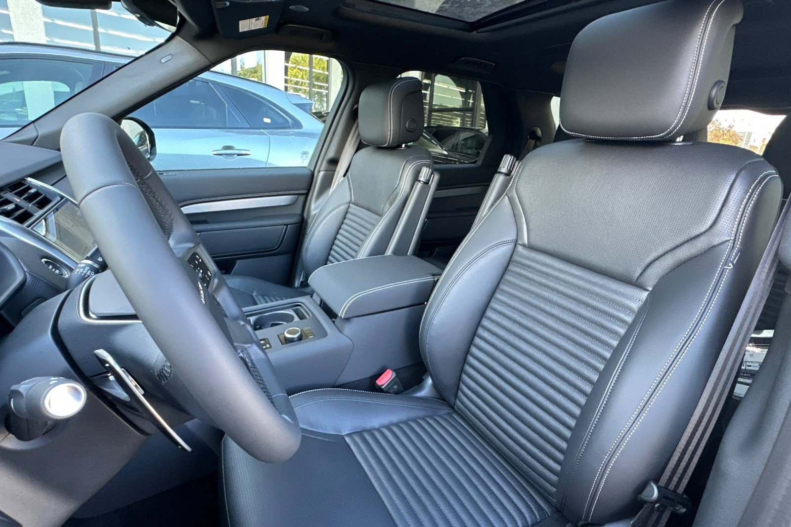New 2026 Land Rover Discovery Limited Edition AWD/4WD image 6