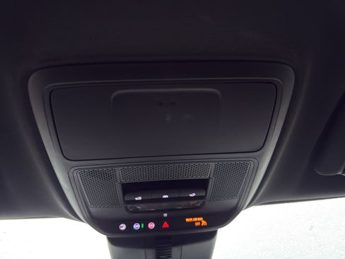 Used 2025 Chevrolet Traverse Z71 w/ Enhanced Driving Package image 19