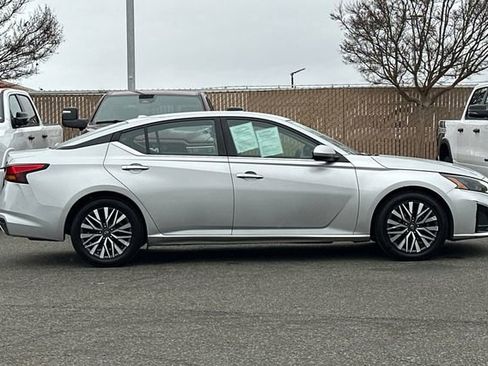 Used 2023 Nissan Altima 2.5 SV image 3