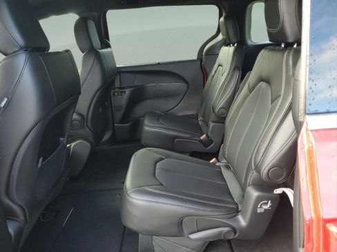 New 2026 Chrysler Voyager LX image 9