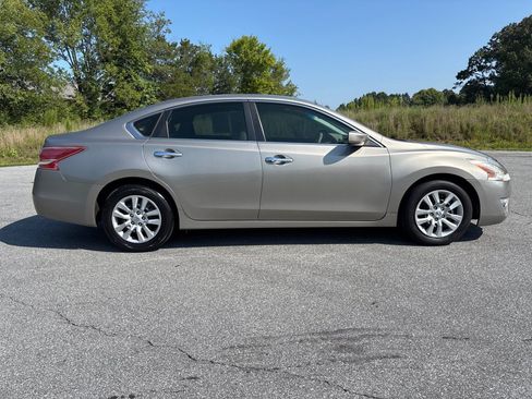 Used 2013 Nissan Altima 2.5 S FWD image 6