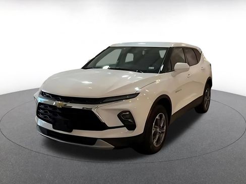 Used 2025 Chevrolet Blazer LT FWD image 8