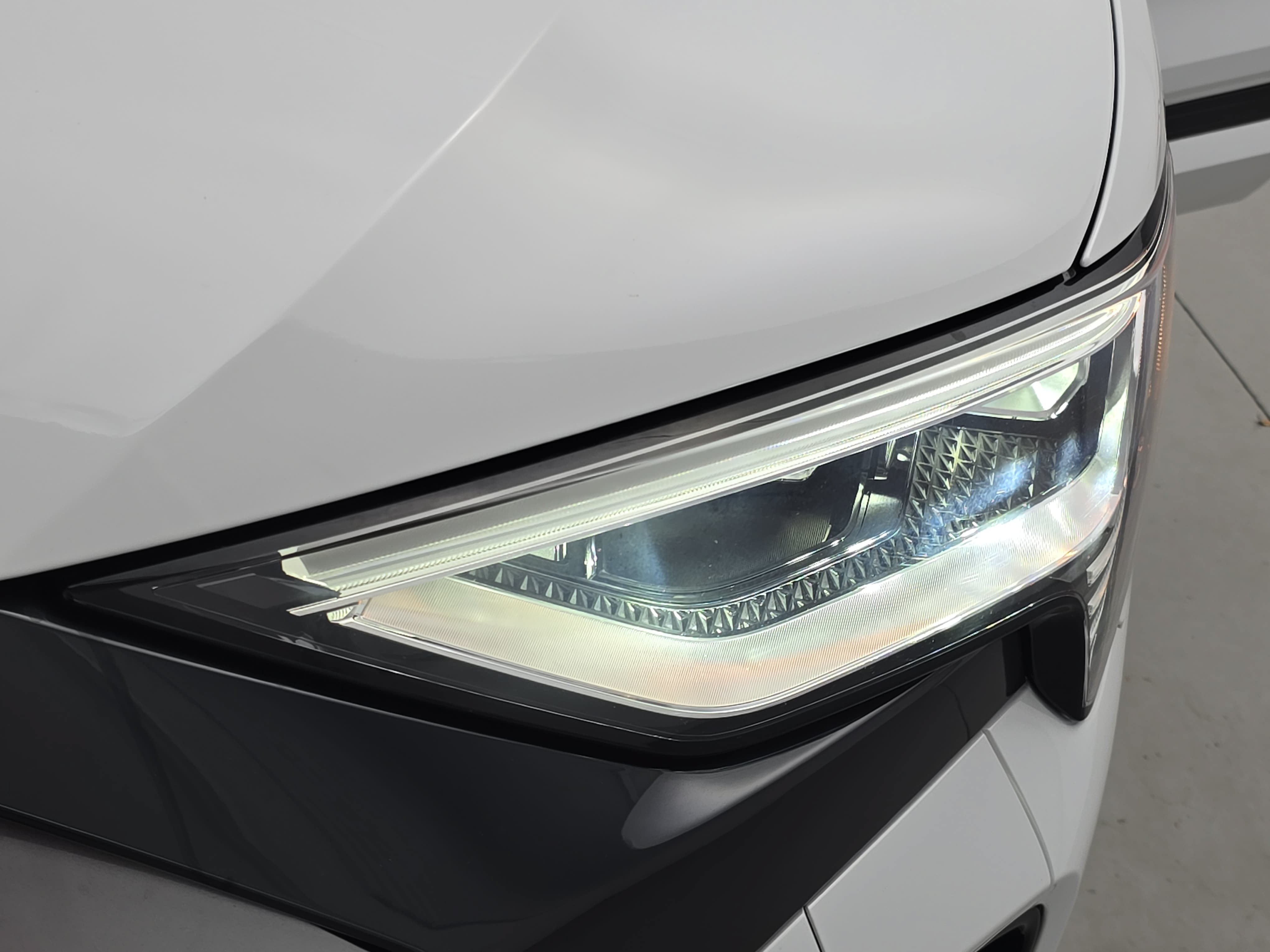 Used 2024 Audi Q8 e-tron Premium Plus AWD/4WD image 34