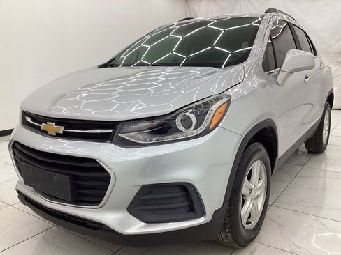 Used 2018 Chevrolet Trax LT w/ LT Convenience Package image 1