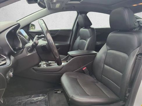 Used 2018 Chevrolet Malibu Premier w/ Premier Sun and Wheel Package FWD image 19