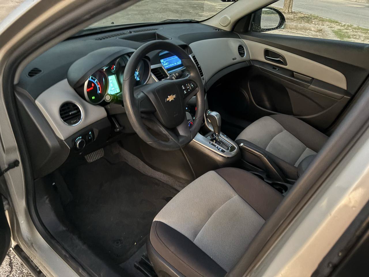 Used 2013 Chevrolet Cruze LS FWD image 18