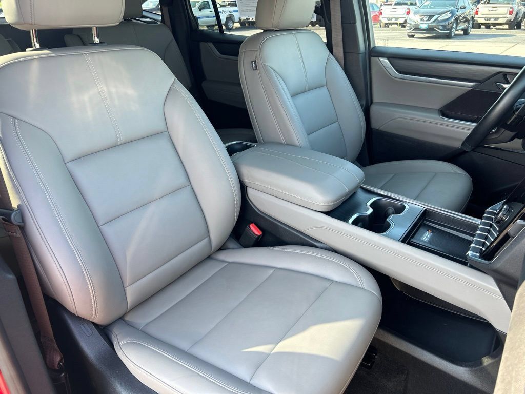 Used 2026 GMC Acadia Elevation w/ Elevation Premium Package FWD image 20