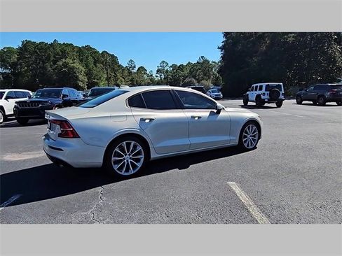Used 2020 Volvo S60 T5 Momentum image 33