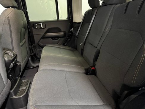 Used 2024 Jeep Wrangler Unlimited Sahara AWD/4WD image 11