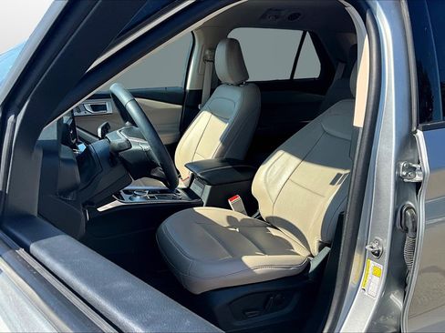 Used 2023 Ford Explorer Limited image 16