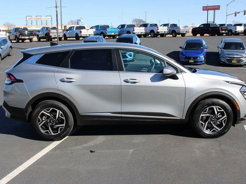 Used 2024 Kia Sportage LX image 9