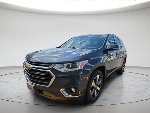 Used 2020 Chevrolet Traverse LT w/ LT Premium Package AWD/4WD image 5