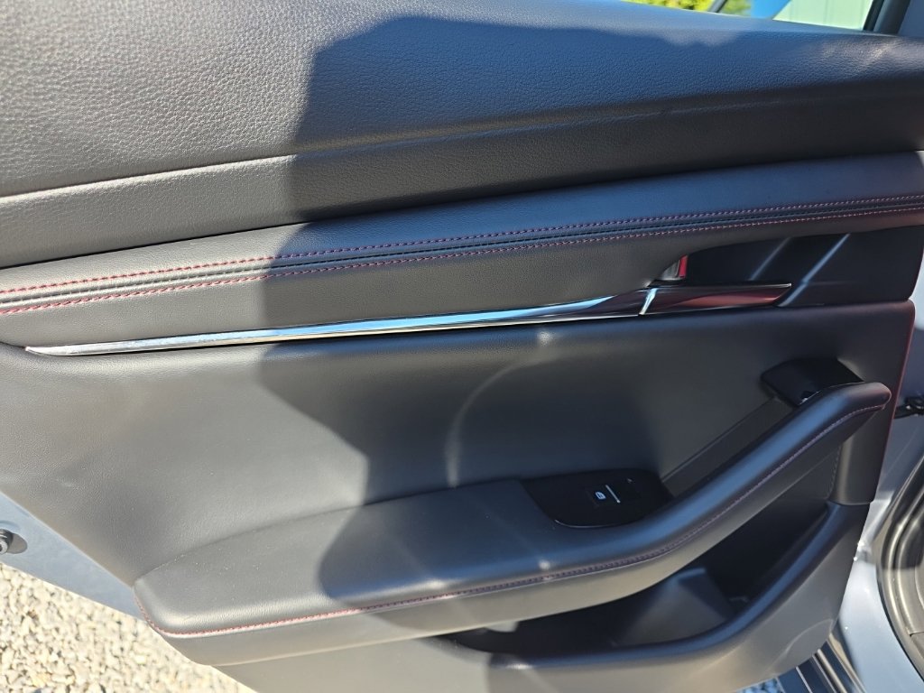 Used 2023 MAZDA MAZDA3 s FWD image 16