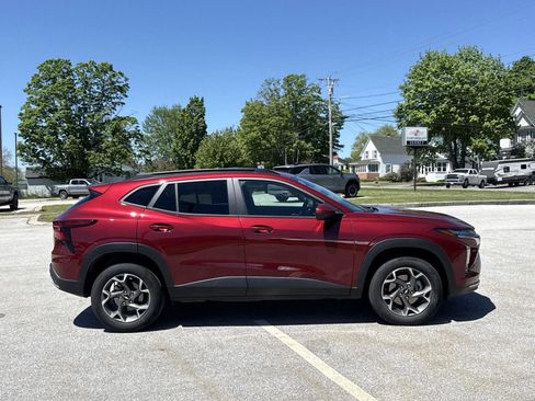 Used 2024 Chevrolet Trax LT w/ Driver Confidence Package FWD image 7