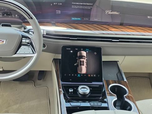 New 2026 Cadillac Escalade ESV Platinum Sport AWD/4WD image 18