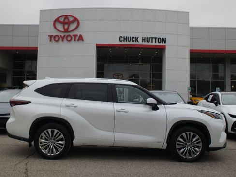 Used 2025 Toyota Highlander Platinum image 1