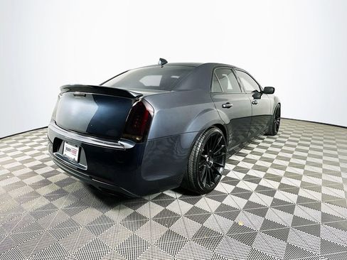 Used 2019 Chrysler 300 Touring w/ Sport Appearance Package image 10