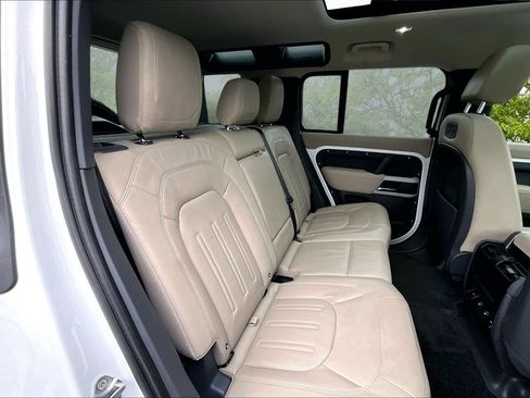 Used 2022 Land Rover Defender 110 SE image 27