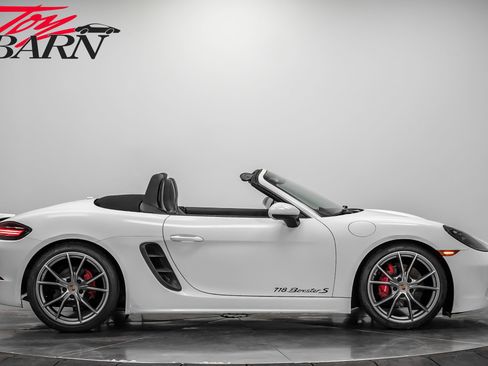 Used 2017 Porsche 718 Boxster S image 6