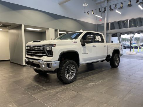 Used 2024 Chevrolet Silverado 2500 LTZ w/ LTZ Convenience Package image 41