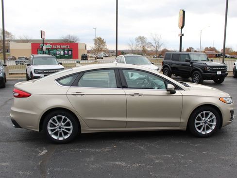 Used 2019 Ford Fusion SE image 6