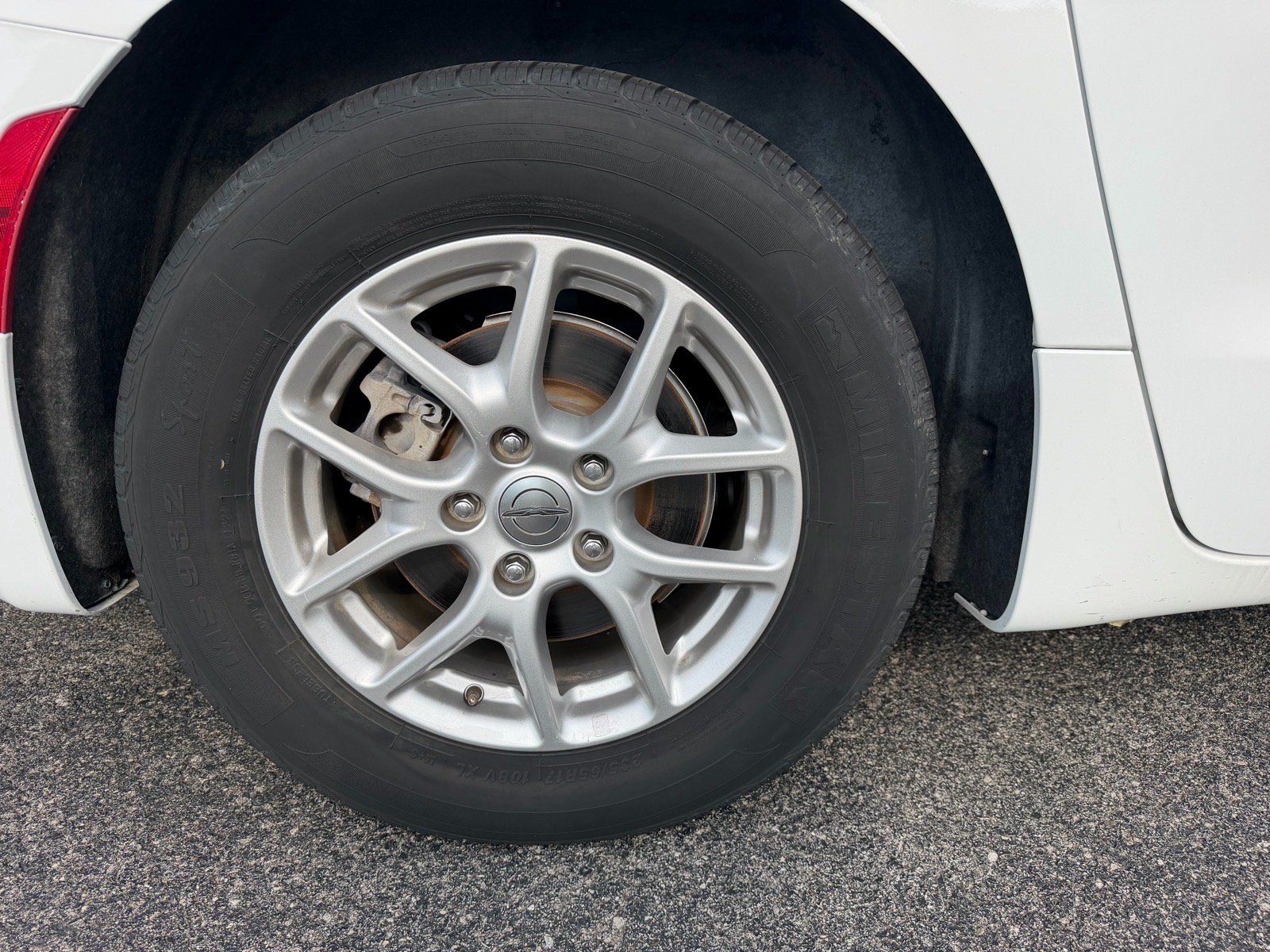 Used 2024 Chrysler Pacifica Touring-L FWD image 17